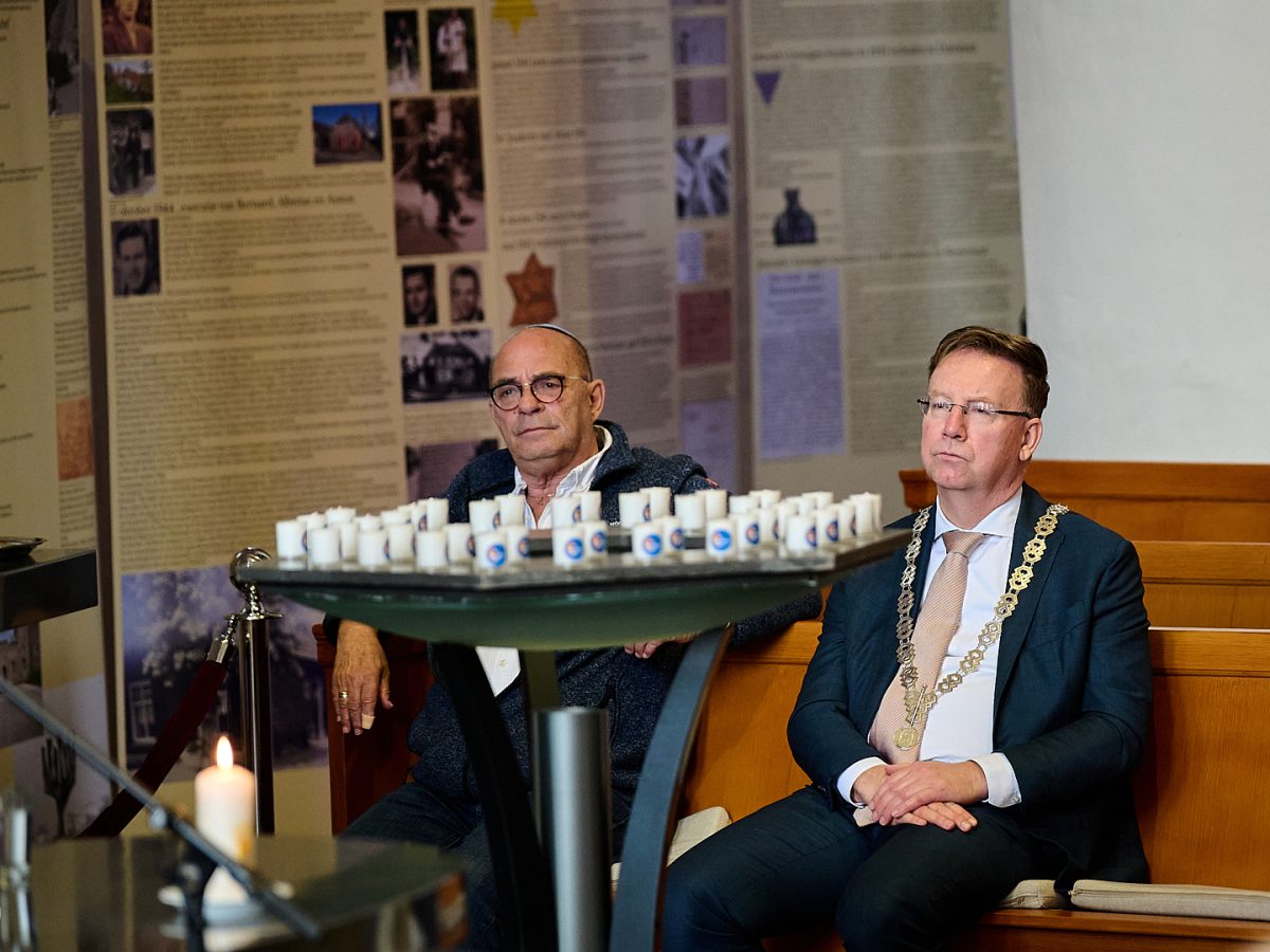 26 september 2025 Onthulling Stolpersteine in Hengelo (Gld) Burgemeester Patrick van Domburg