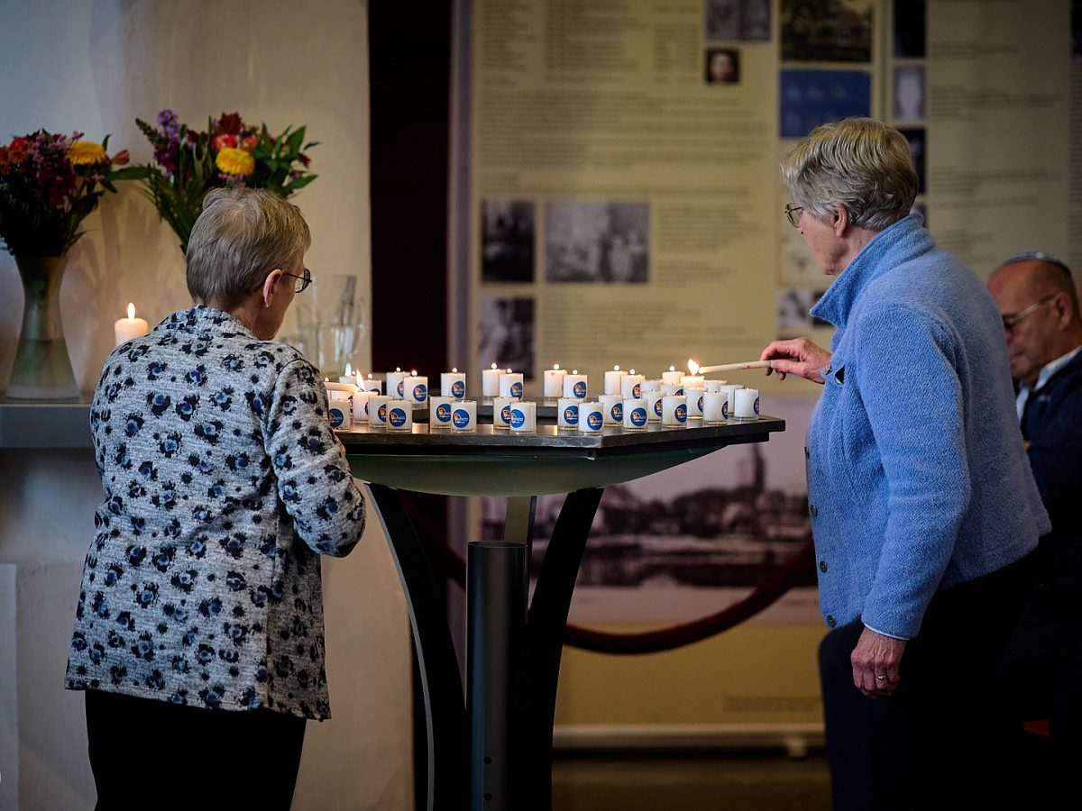 26 september 2025 Onthulling Stolpersteine in Hengelo (Gld) Gerrie Vos-Hiddink en Truus Roenhorst