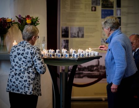 26 september 2025 Onthulling Stolpersteine in Hengelo (Gld) Gerrie Vos-Hiddink en Truus Roenhorst